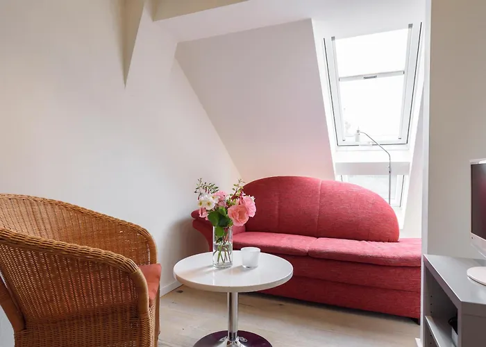 Nakuk Und Restaurant Szálloda *